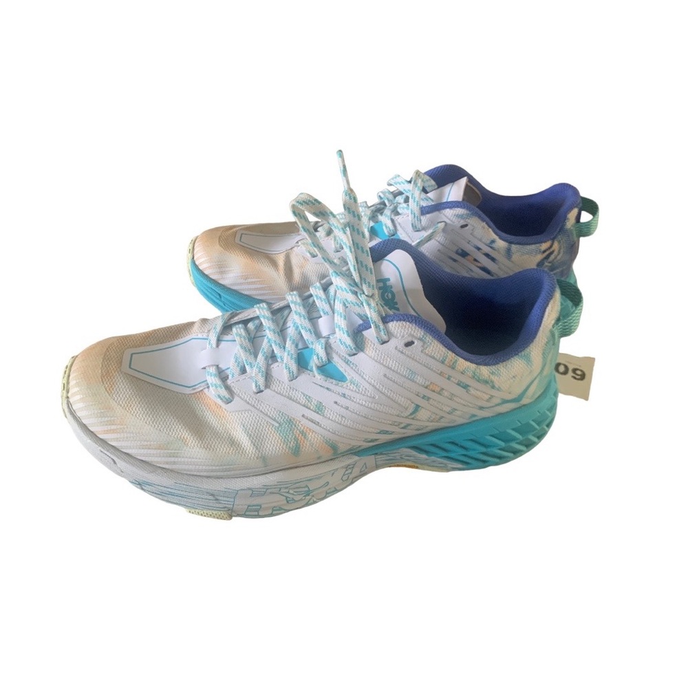Women’s Hoka One One, Speedgoat 4, size 8.5. Gently worn only a few times 🔥🔥